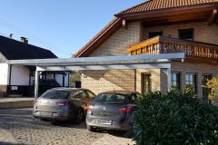 in diesem Carport ist bequem Platz für 2 Autos