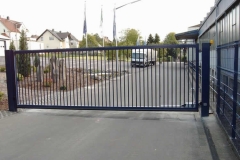 einflügelige Toranlage Horizon mit Spitzenkamm - automatisiert-