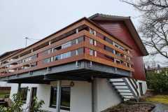 Anbau einer Stahlterrasse mit Treppe in den Garten