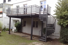 Terrassenanbau - hinterher: Das Haus hat einen zusätzlichen "Raum" bekommen - der Weg zum Garten schnell über eine Spindeltreppe erreichbar!