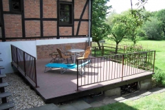 Anbau einer schlichten ebenen Terrasse