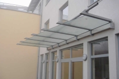 Vordach schraeg gross